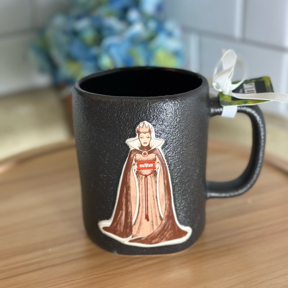 Rae Dunn x Disney’s The Evil Queen Villian Mug 🍎🖤